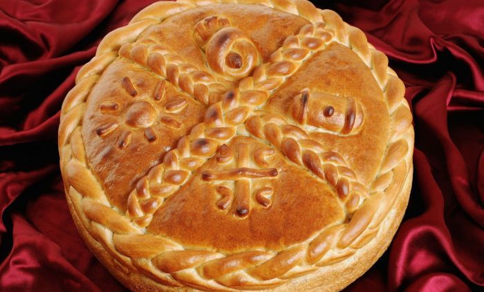 JEDINI RECEPT ZA BOŽIĆNU ČESNICU KOJI VAM TREBA: Sveštenici otkrili šta se po pravilu u nju stavlja!