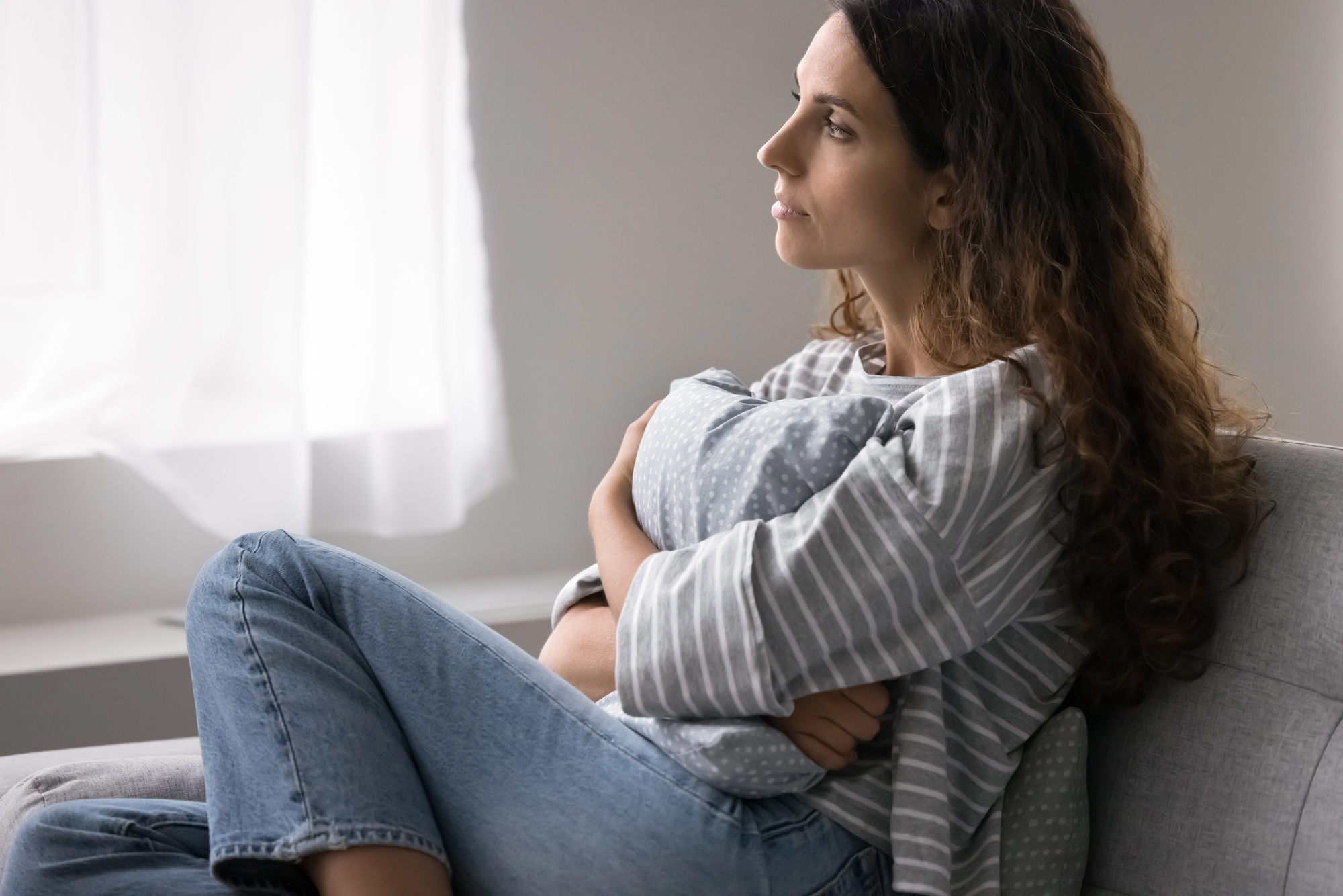 VIŠE NE ŽELE DA BUDU EMOCIONALNI "SERVIS": Zašto mlade žene sve više odustaju od veza?