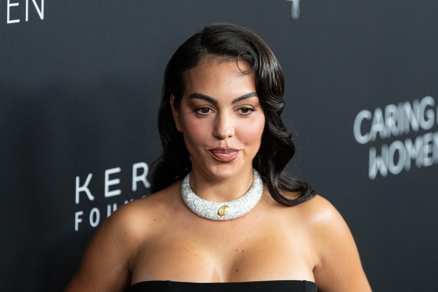 KAKVE OVO CIPELE NOSI GEORGINA RODRIGEZ: Koštaju mnogo, a retko kome će se svideti (FOTO)