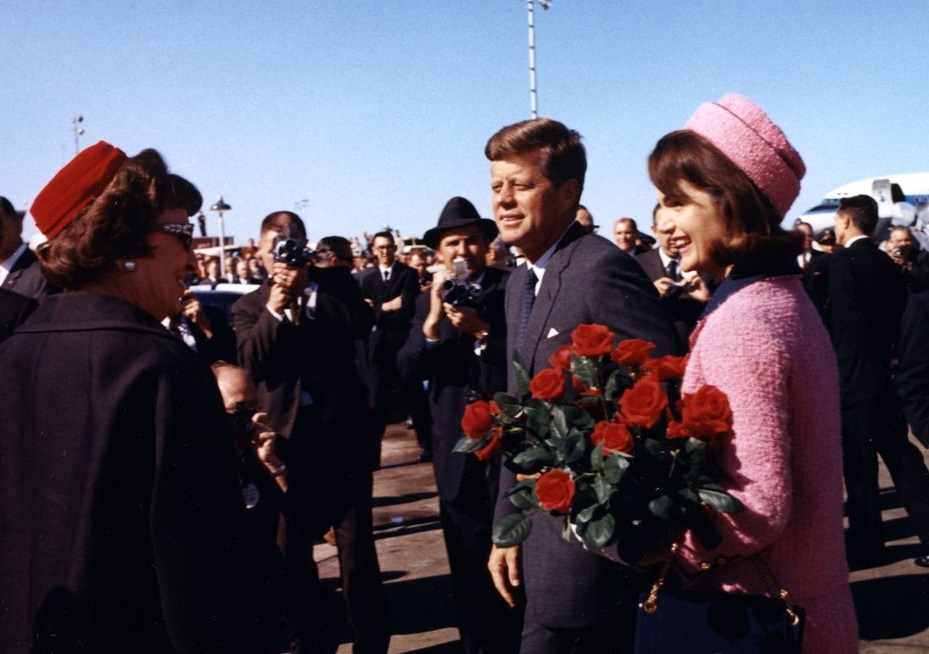 UGASIO SE ŽIVOT ŽENE ČIJE SU KREACIJE PROSLAVILE DžEKI KENEDI: Umrla je u 105. godini, retko ko zna i njeno ime