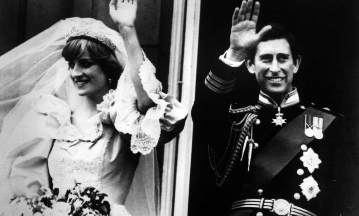 KAKO JE KRALJ ČARLS ZAPROSIO PRINCEZU DAJANU: Mislila je da se šali, a kada je pristala odmah je pozvao kraljicu Elizabetu