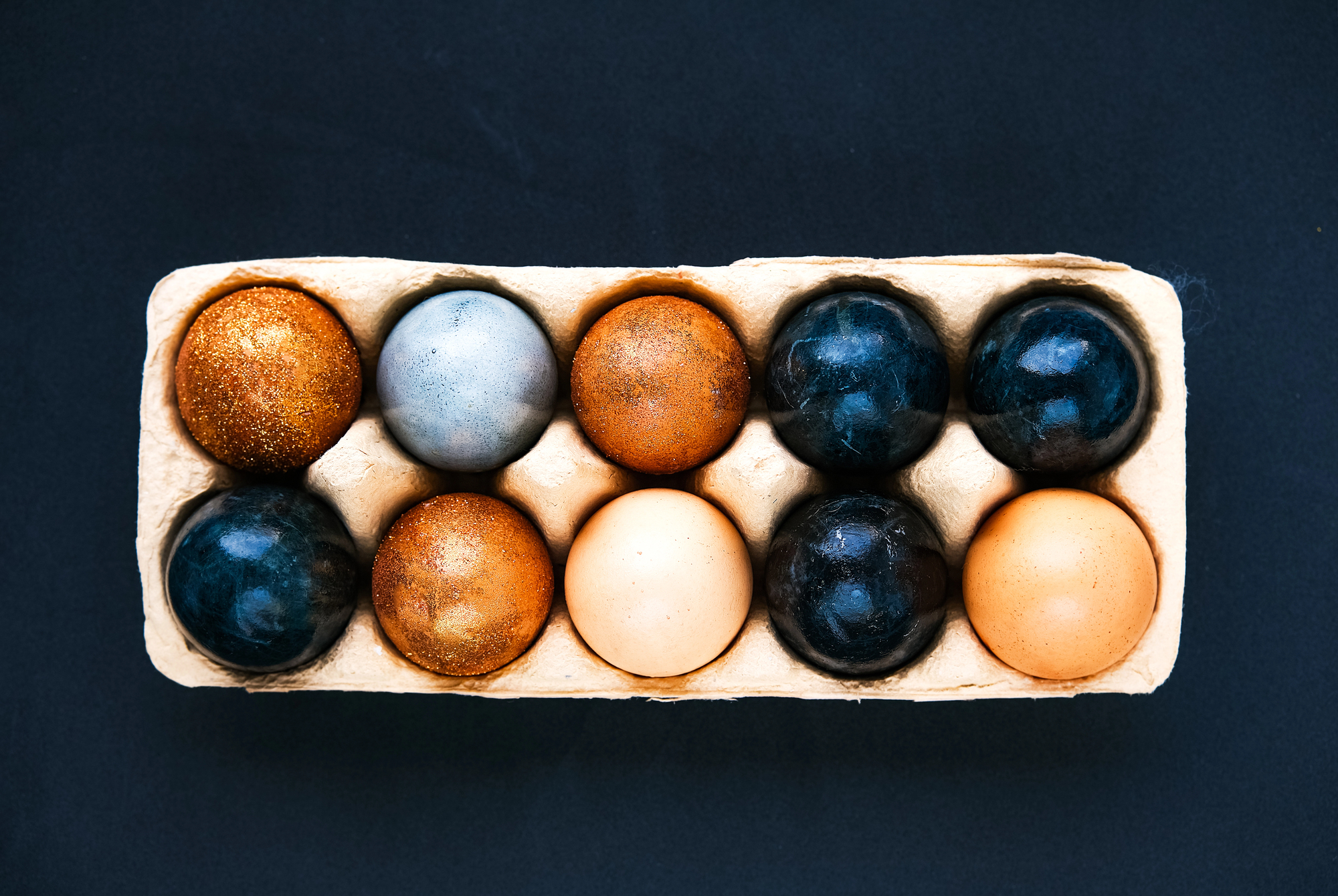 SVEŠTENIK OTKRIO U KOJE BOJE NIJE DOBRO FARBATI USKRŠNJA JAJA: Mnogi prave istu grešku!