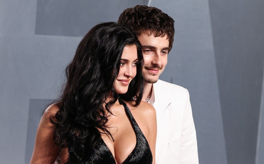 OVAKO IZGLEDA PUTOVANJE NAJPOZNATIJEG PARA NA SVETU? Timoti Šalame i Kajli pokazali kako se teše posle neslavne dodele Oskara