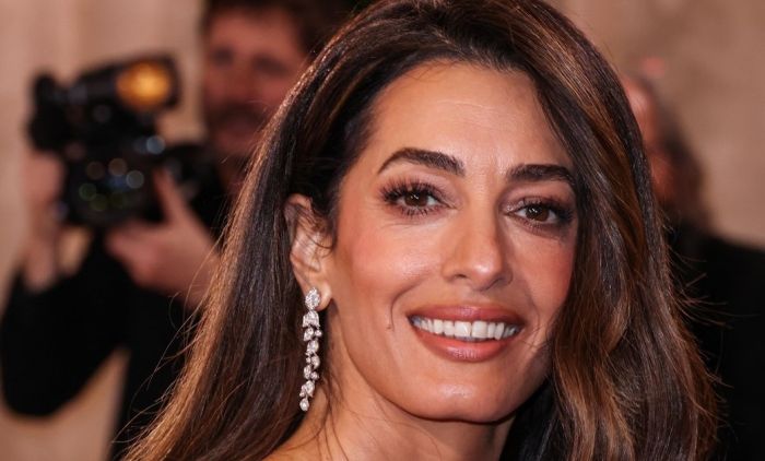 AMAL KLUNI ODUŠEVILA SVOJIM NOVIM IZGLEDOM: Trik sa usnama i kosa u ovoj boji su trend bro 1 ove godine! (FOTO)