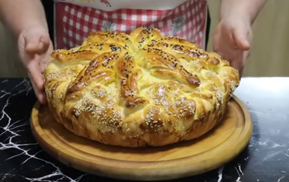 SVEČANA VASKRŠNJA POGAČA: Bez nje se Uskrs ne može ni da se zamisli, a sprema se lako i brzo (RECEPT)