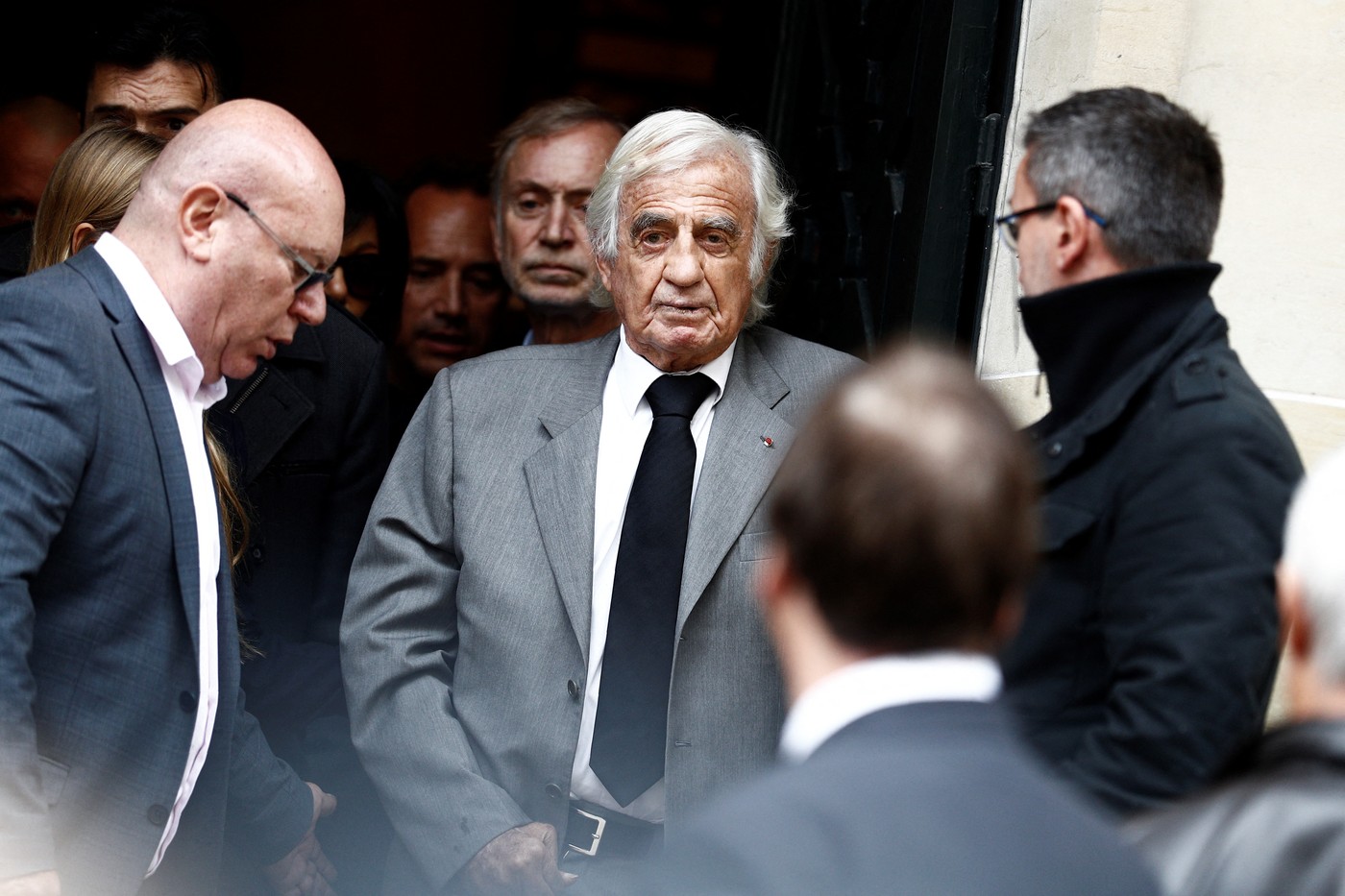 ZAVODIO I OSTAVLJAO LEPOTICE, PA U POZNIM GODINAMA NAŠAO 40 GODINA MLAĐU: Slavnom francuskom glumcu ova žena "pila krv" i ispraznila novčanik