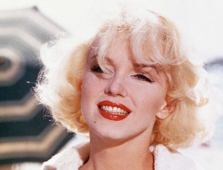 OBOŽAVALA JE LEDENE KUPKE, KORISTILA SAVRŠEN TRIK DA DOBIJE PUNIJA USTA: 8 tajni lepote Merilin Monro koje svaka žena mora da proba