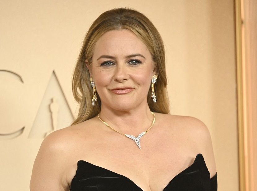 O čudnom odnosi majke i sina ceo svet i dan danas priča: Žvakala hranu umesto njega, kupala ga do 13 godine, a na najbolesniju stvar kaže - tako se povezujemo