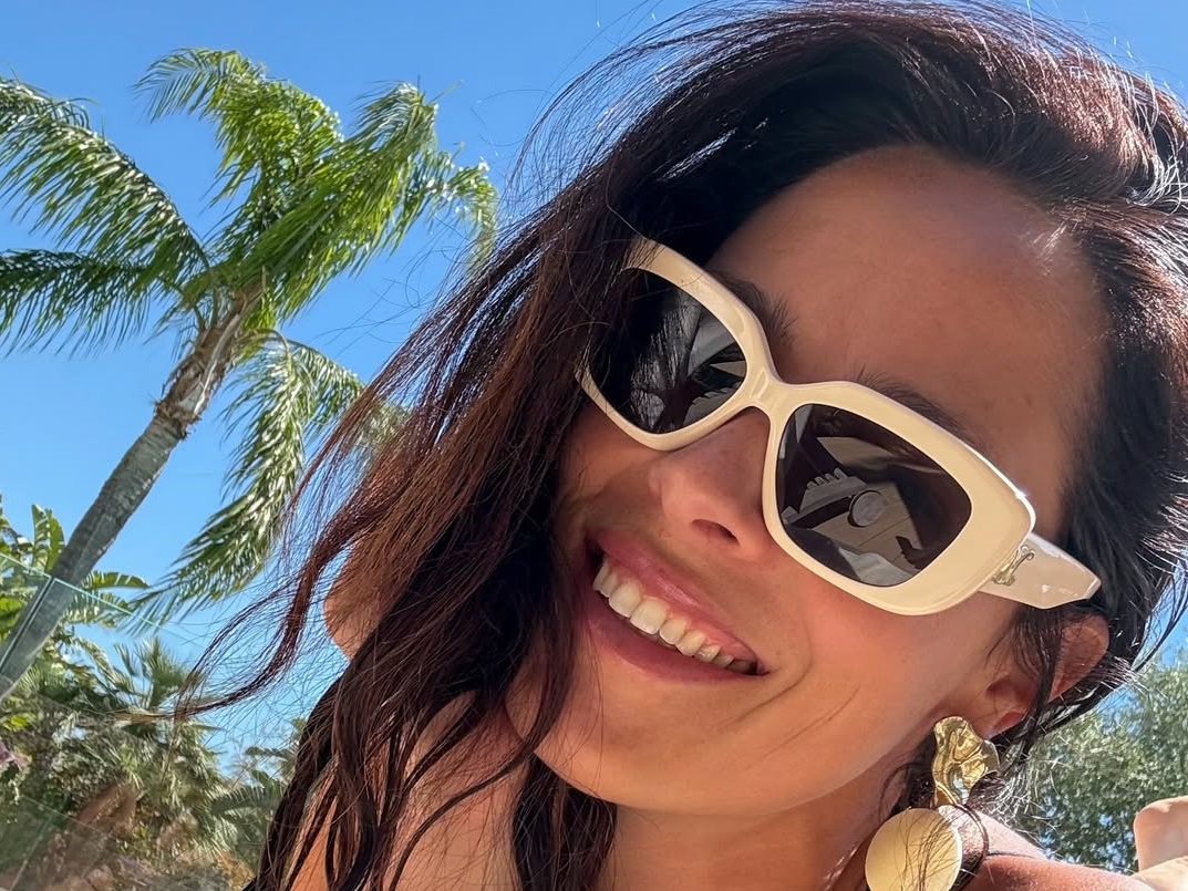 Ana Ivanović se razgolitila na plaži i pokazala ubitačno telo: Spremna je za novu letnju sezonu (foto)