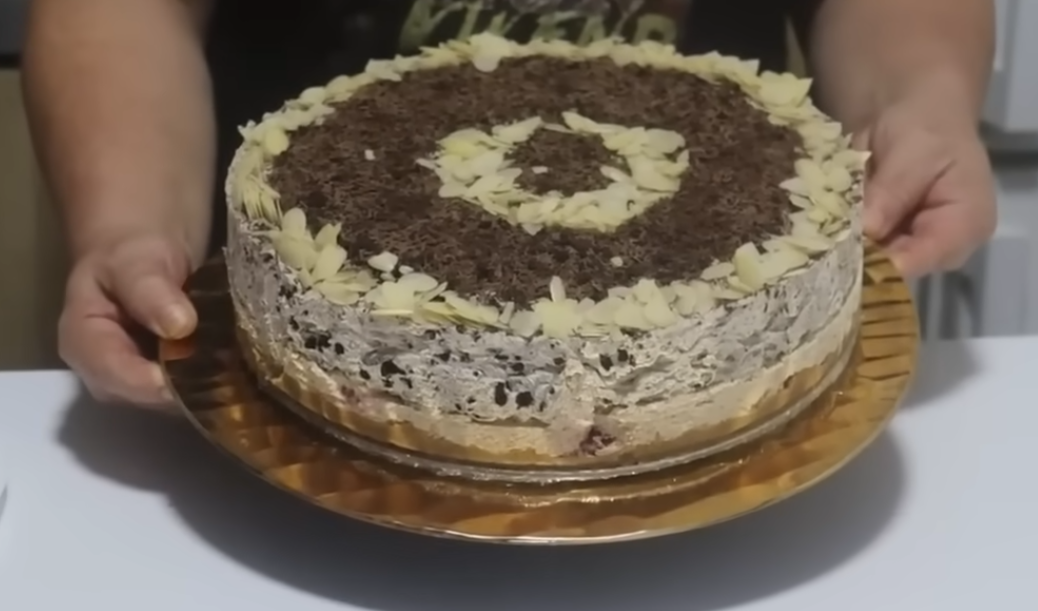 Đurđevdanska torta: Kore se ne peku, fil se ne kuva, ukus je neverovatan, a gotova je za samo pola sata (recept)