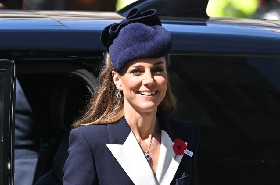 Megan i Hari će crći od muke kada vide novu sliku Vilijama i Kejt, a sve zbog skrivenih poruka: "Princeza je centralna figura, toliko je voljena"