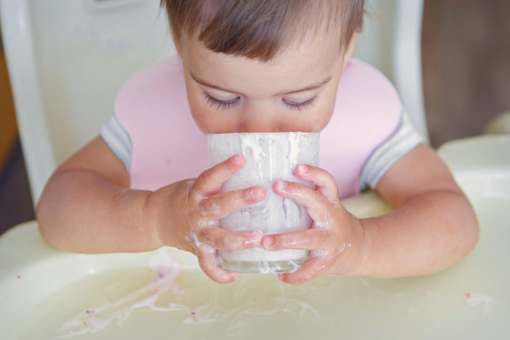 KADA DECA MOGU DA POČNU DA PIJU JOGURT? Ovo su preporuke stručnjaka