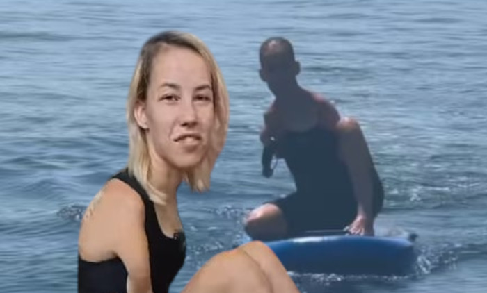 DEVOJKA SA KRILIMA UČI DA SURFUJE: Ponovo odušešvila svet svojom upornošću - "Nezaustavljiva..." (VIDEO)