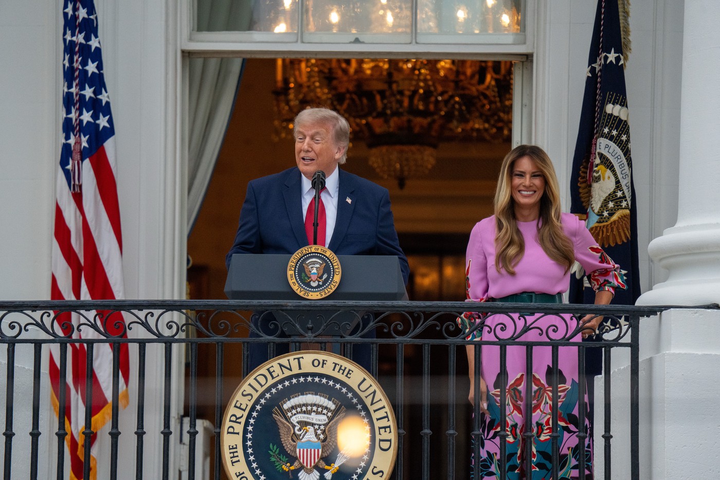 ISPLIVALI NOVI DETALJI, SADA JE JASNO ZAŠTO MELANIJA SVAKO MALO BEŽI IZ BELE KUĆE: Evo kako stvarno izgleda brak američkog predsednika i prve dame?