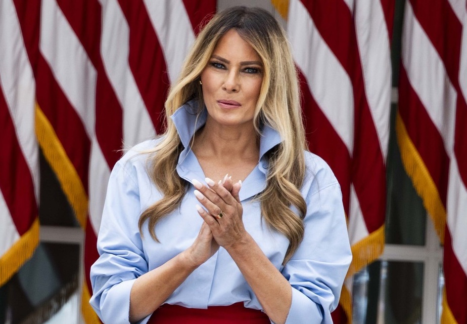 TRIK MELANIJE TRAMP KOJI MOMENTALNO BRIŠE KILOGRAME: Kad želi da izgleda vitkije koristi svoje moćno oružje! (FOTO)