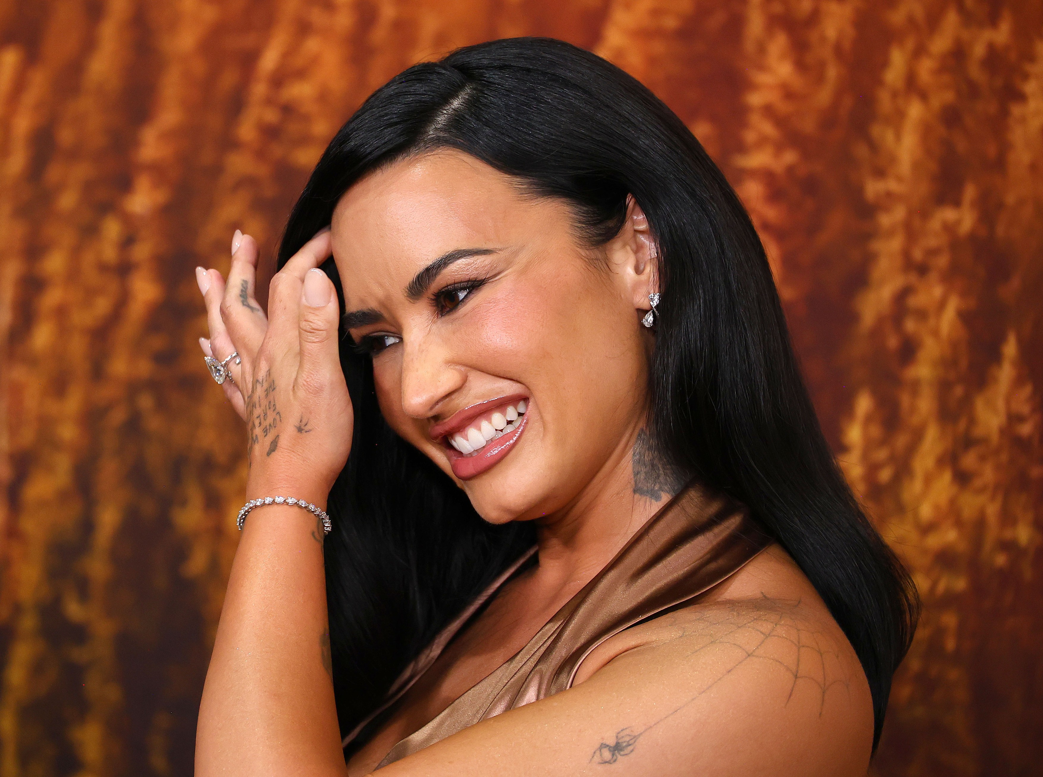 PREŽIVELA JE 3 MOŽDANA I SRČANI UDAR: Demi Lovato je bila omiljena Diznijeva tinejdž zvezda, ali je iza osmeha krila borbu sa alkoholom i drogama