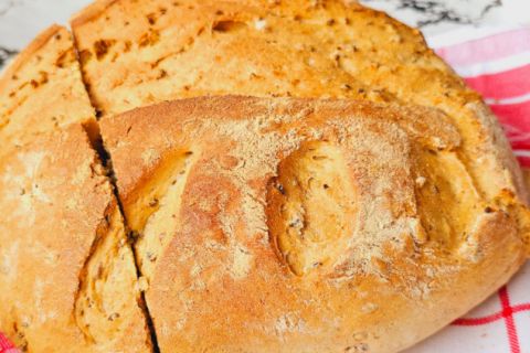 Hrskav i zdrav užitak: Integralni hleb po domaćoj recepturi (VIDEO)