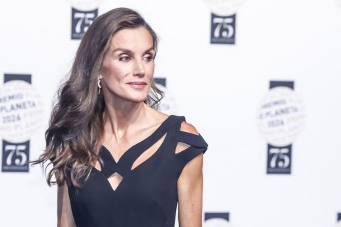 LETICIJA U IZDANJU ZA PAMĆENJE! Elegantna haljina ukrala je sve poglede, ali je narukvica koju nije nosila 22 godine otkrila mnogo više