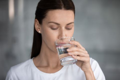 Koliko vode treba da pijemo na dnevnom nivou? Ovo je količina za žene, a ovo za muškarce 