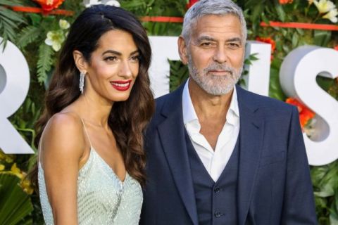 Uskladili stil: Amal pokazala kako se nosi animal princ, a sve vreme je za ruku drži elegantni Džordž Kluni (FOTO)
