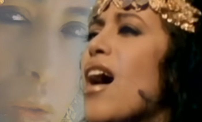 1783415412_1763548457_Foto-Printscreen-YouTube-Ofrachai--Ofra-Alive-.jpg