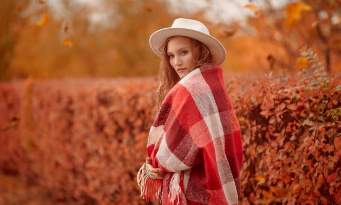 1792670257_dreamy-beautiful-girl-wraps-herself-Depositphotos_488284144_S.jpg
