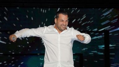 POZNATI PEVAČ ČEKA ŠESTO DETE: Od hita \