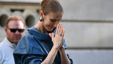 POSLE GODINA BORBE S BOLEŠĆU, SELIN DION STIGLA U PARIZ: Prizor koji je dirnuo milione, sprema se za veliki povratak (VIDEO)
