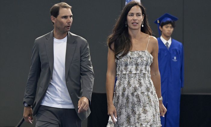 ANA IVANOVIĆ DOKAZALA ZAŠTO SE SMATRA JEDNOM OD NAJLEPŠIH ŽENA U SPORTU: Bez i trunke šminke oduševila na događaju Rafaela Nadala (FOTO)