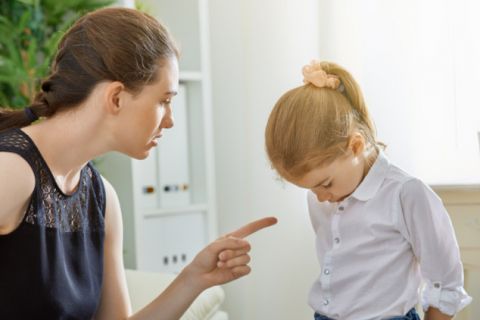 NAJČEŠĆE GREŠKE RODITELJA: Terapeuti tvrde da zbog njih dete gubi samopouzdanje
