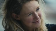 НАДИГРАЛА ЈЕ НАЈМОЋНИЈЕ И ЗГРНУЛА МИЛИОНЕ: Невероватна прича о жени која је од преваре направила империју (ВИДЕО)