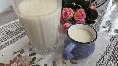 РЕЦЕПТ ЗА ДОМАЋЕ ОВСЕНО МЛЕКО: Прави се за 15 минута и потребна су вам само два састојка 