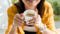 DA LI NAS KAFA ČINI STARIJIM? Nauka o kofeinu i zdravlju kože