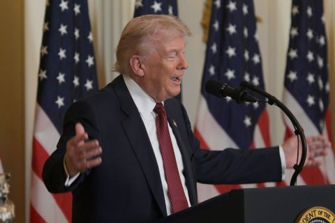 NEMA KUVARA,IZBOROM HRANE ŠOKIRA NUTRICIONISTE: Šta doručkuje, ruča i večera Donald Tramp? 