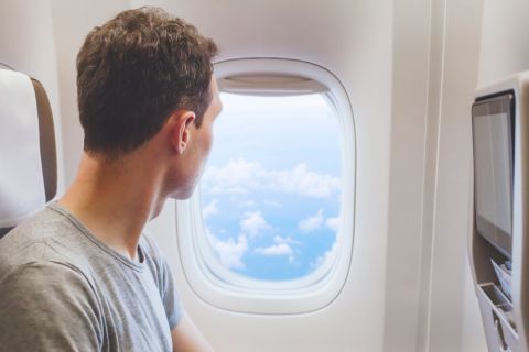 Zbog čega su roletne na prozorima aviona uvek podignute tokom poletanja i sletanja: Važno pravilo, koje moraju da poštuju sve kompanije 