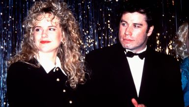 КЛЕО СЕ ДА ВОЛИ СВОЈУ ЖЕНУ, УХВАЋЕН ДА СЕ ОБЛАЧИ КАО ЖЕНА: Сви су мисили да је његов брак готов, а онда се десио још већи скандал