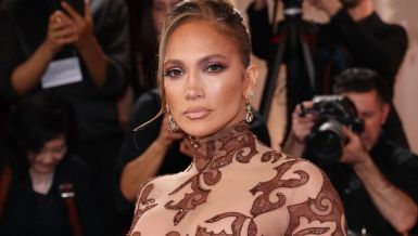 СНИМАК СА НАСТУПА ЏЕЈ ЛО ПОСТАО ВИРАЛАН, А РАЗЛОГ ЈЕ- БЕН: Извела момка из публике на сцену, а погледајте како је реаговала кад је чула да се зове!