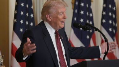 NEMA KUVARA,IZBOROM HRANE ŠOKIRA NUTRICIONISTE: Šta doručkuje, ruča i večera Donald Tramp? 