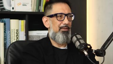 НАШ НАЈПОЗНАТИЈИ СТИЛИСТА АШОК МУРТИ ОДГОВАРА НА ПИТАЊЕ КОЈЕ МНОГЕ МУЧИ:Како се обући за славу? Једна ствар је највећа грешка!