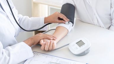 ДА ЛИ СЕ ПРИТИСАК МЕРИ НА ЛЕВОЈ ИЛИ ДЕСНОЈ РУЦИ? Доктор објашњава у чему је разлика 