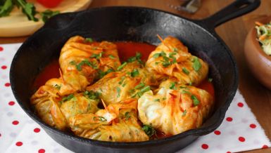 ДА ЛИ СЕ МЕСО ДИНСТА ПРЕ МОТАЊА САРМЕ: Трик који зна свака искусна домаћица