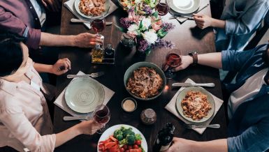 VREME KADA VEČERAMO VAŽNIJE NEGO ŠTO SMO MISLILI: Nova studija otkrila kako utiče na zdravlje srca 