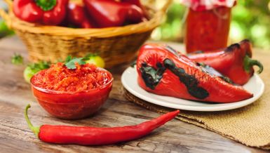 GREŠKE KOJE MOGU DA UNIŠTE ZIMNICU: Domaćice pogledajte kako da napravite savršen ajvar