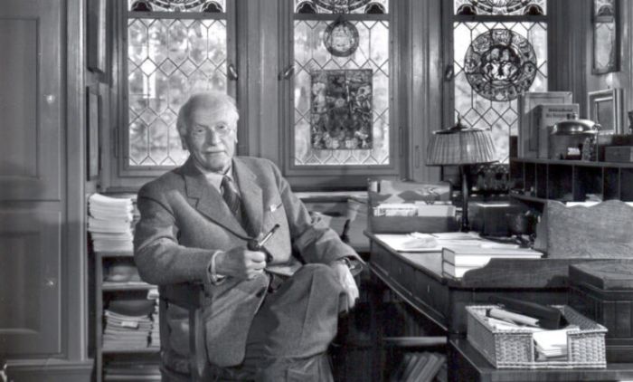1724402373_carl-jung-in-his-study-room-768x446.jpg