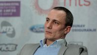 НАШ ГЛУМАЦ СЕ РАЗВЕО, ПА ЗА САМО 40 ДАНА ПОНОВО ОЖЕНИО: Супруга је 15 година млађа и тврди да му је променила живот