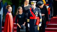 MOĆ, ELEGANCIJA I JEDAN NEOČEKIVAN POTEZ: Dve kraljice dominirale na sahrani norveškog kralja (FOTO)