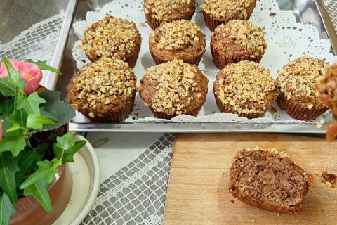 RECEPT ZA MAFINE SA JABUKAMA I GRIZOM: Priprema je brza i laka, a ukus neverovatan (VIDEO)