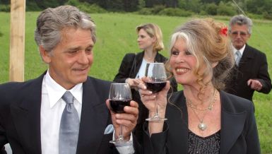 PRVOG MUŽA UPOZNALA SA 14 GODINA, VARALA SVAKOG MUŠKARCA OSIM POSLEDNJEG SA KOJIM JE BILA DO SMRTI:Tek u 57. shvatila šta je to ljubav!