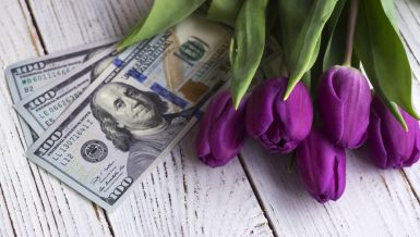 НОВЧАНИ ХОРОСКОП ЗА ПРОЛЕЋЕ: Ко треба да избегава изненадне одлуке; а коме ће бити пун новчаник?