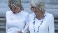 MODNI OKRŠAJ PRVE DAME I KRALJICE KAMILE: One su dokaz da bela boja savršeno pristaje i ženama u godinama (FOTO) 